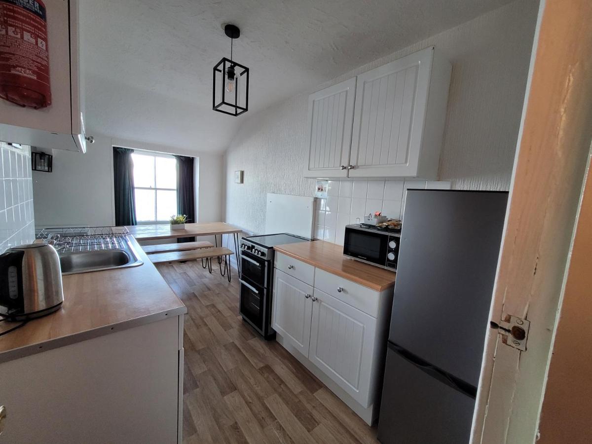 Sea view Penthouse flat 6 with fast WiFi and Free PARKING - Housity