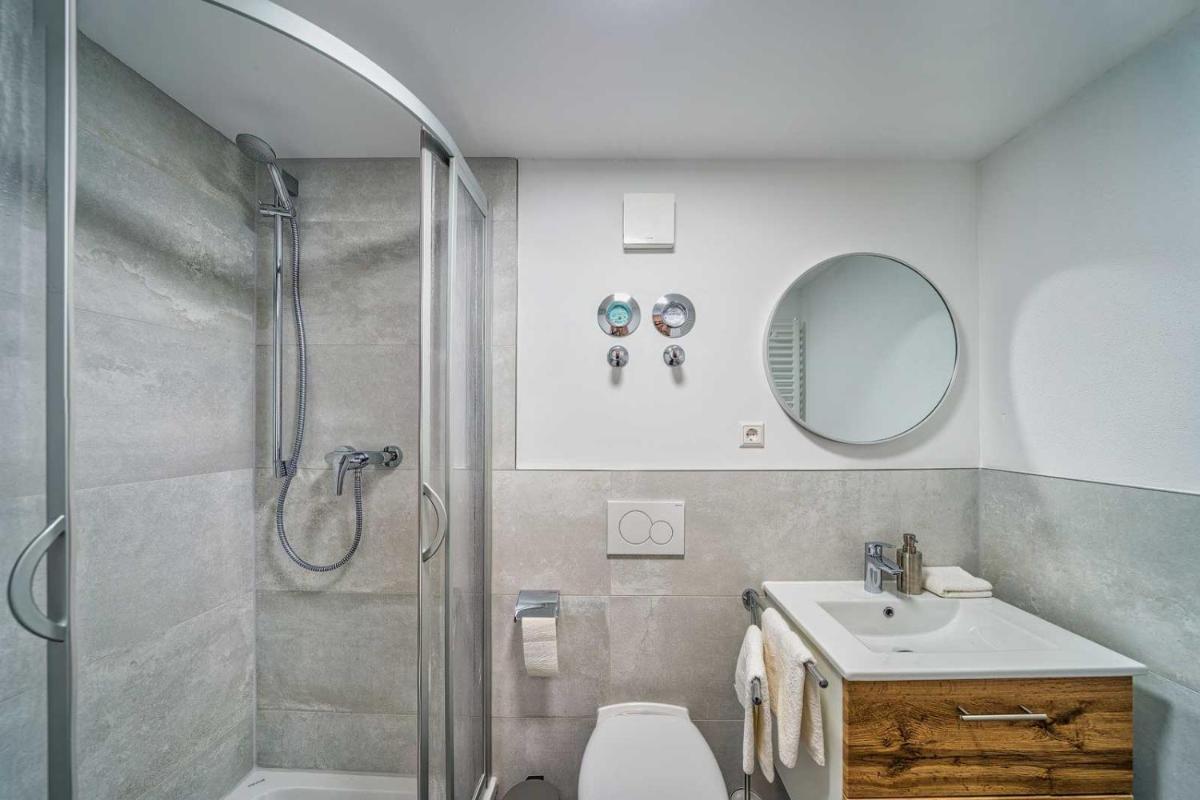 new apartment I cozy I Netflix I WLAN I near airport - Housity
