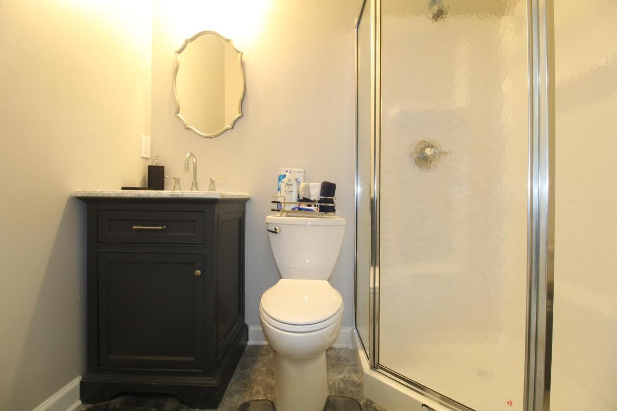 Modern Tiny House Experience - Housity