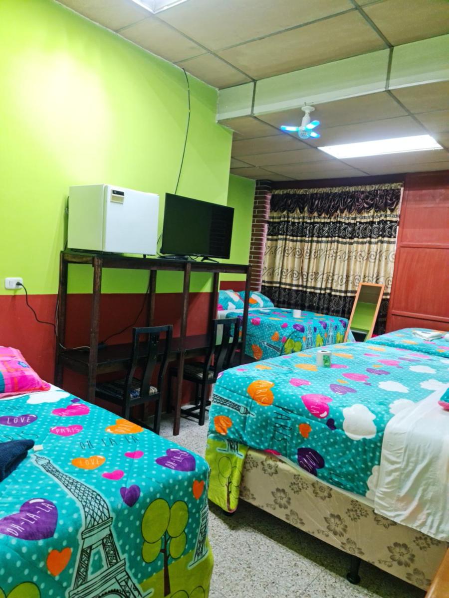 Hotel Kasa Kamelot Las Rosas - Housity