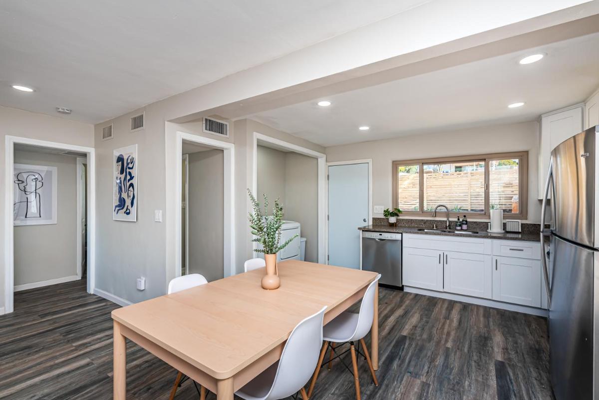 The Citrus House, a Desert Bungalow in DT Vista - Housity