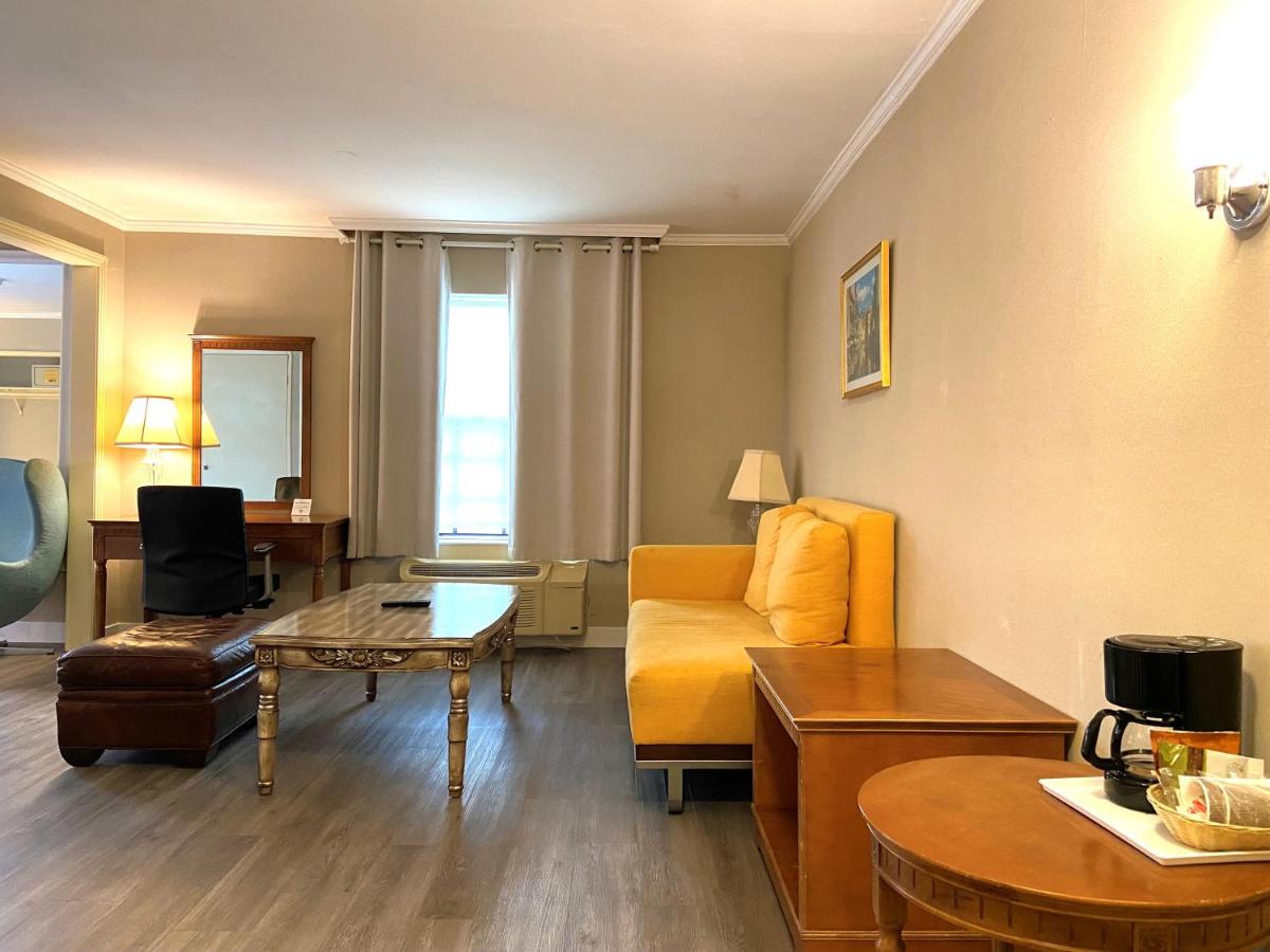 Ramada by Wyndham Los Angeles/Wilshire Center - Housity