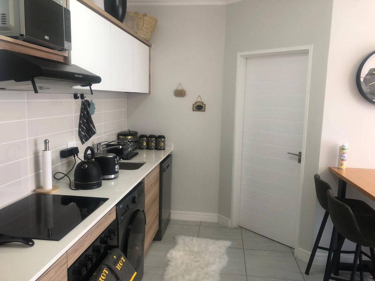 Luxurious Waterfall 1 bedroom Condo With Free Uncapped Wifi - Housity