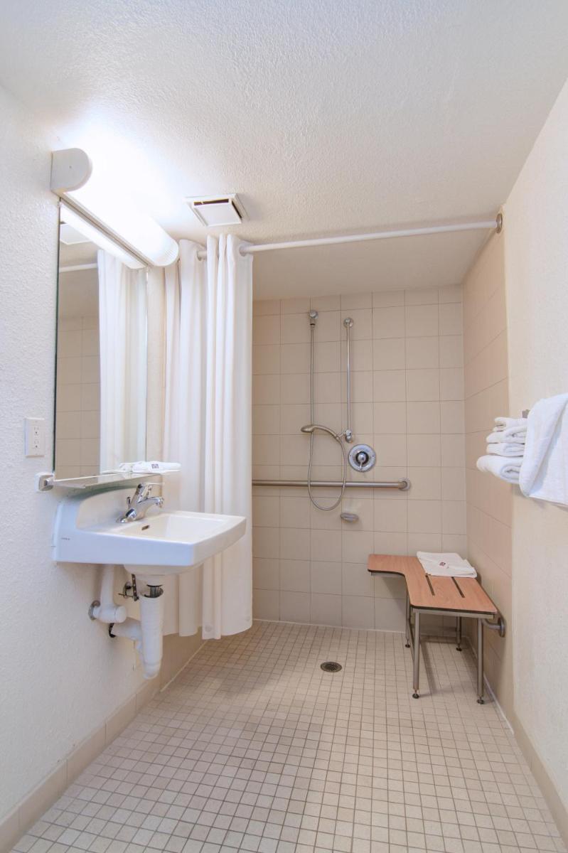 Motel 6-Tempe, AZ - Broadway - ASU - Housity
