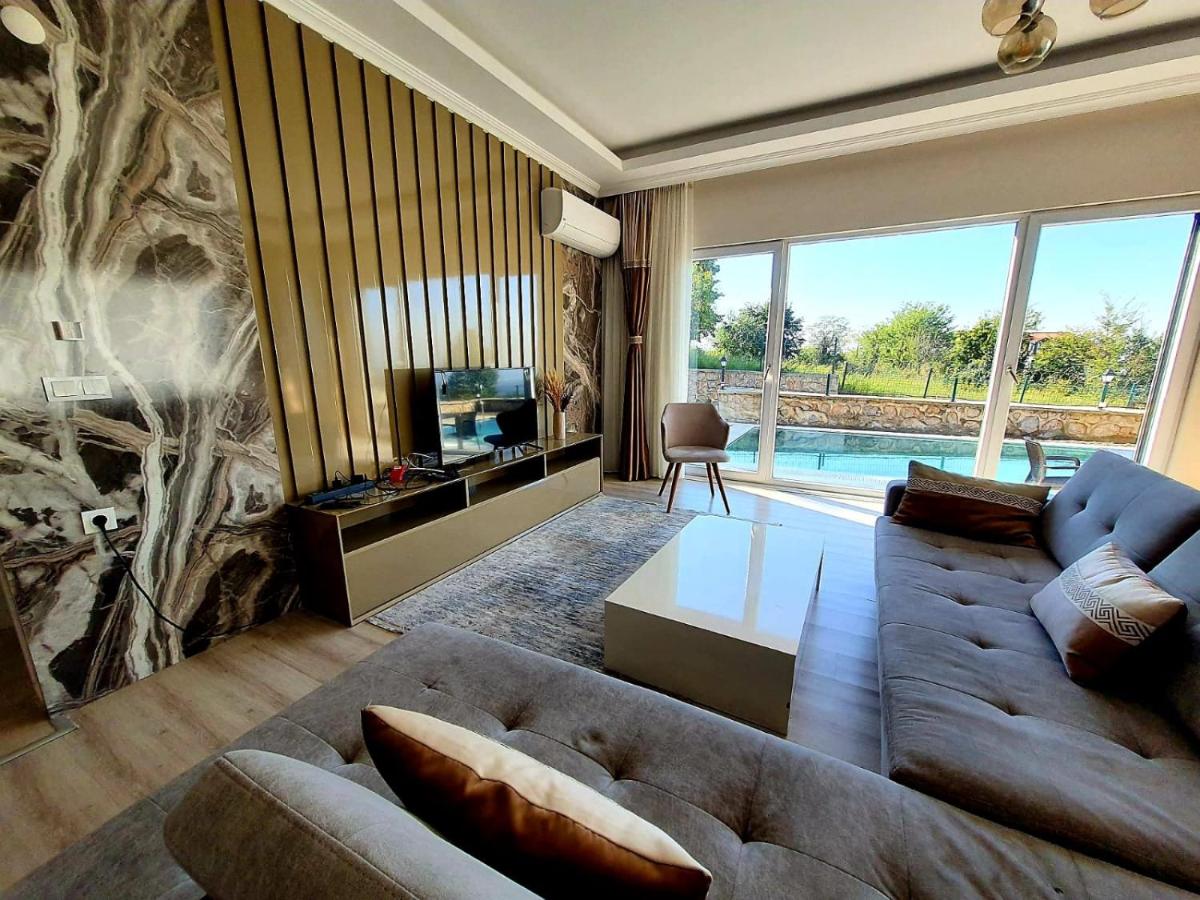 Lovely House with Heated Pool near Ski Center in Kartepe near Sapanca - Housity
