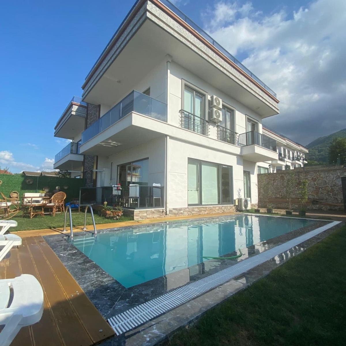 Captivating House with Pool near Ski Center in Kartepe near Sapanca - Housity