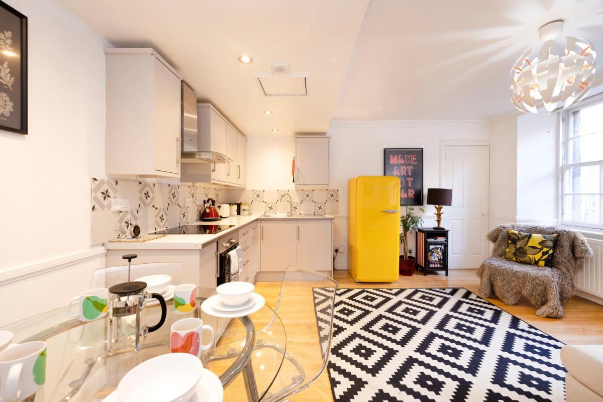 JOIVY Castle Hideaway - Housity