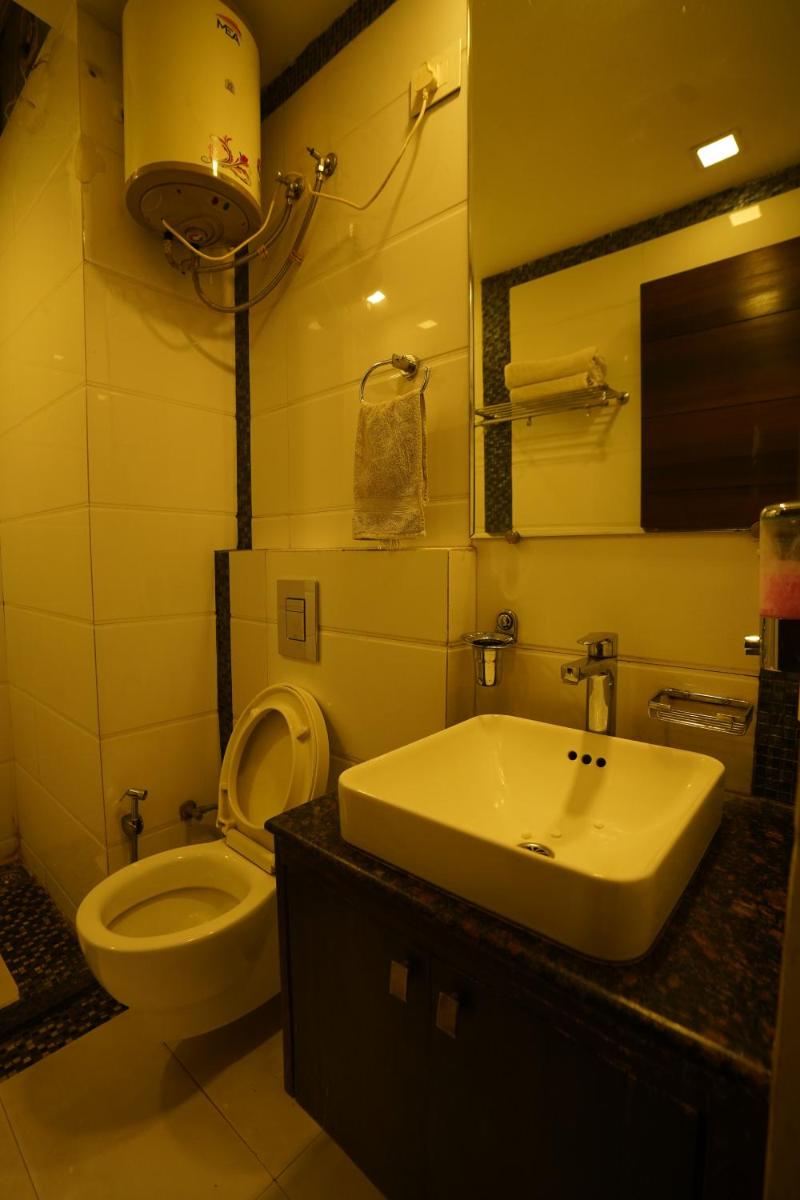 Hotel Dreamland Chandigarh - Housity