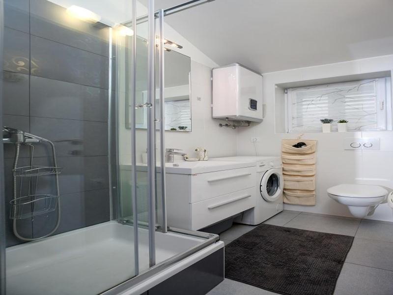 Apartment Bura Makarska - Housity