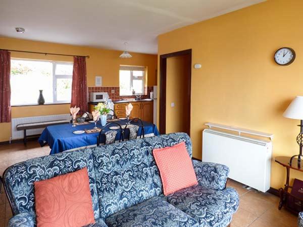 Rossbeigh Beach Cottage No 6, Glenbeigh - Housity