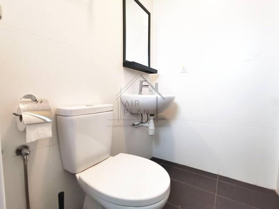 PD D’Wharf Amazing Seaview Suite 9 (Up to 6 Pax) - Housity