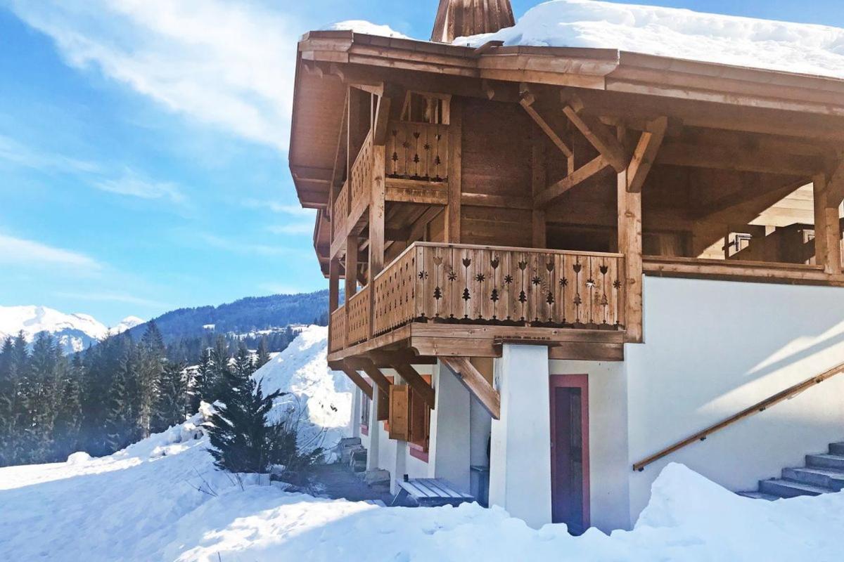 chalet Amitie familial de luxe avec JACUZZI, à 150 m des pistes de ski de la Turche, Parking privé, WIFI fibre, cheminée avec bois, - Housity