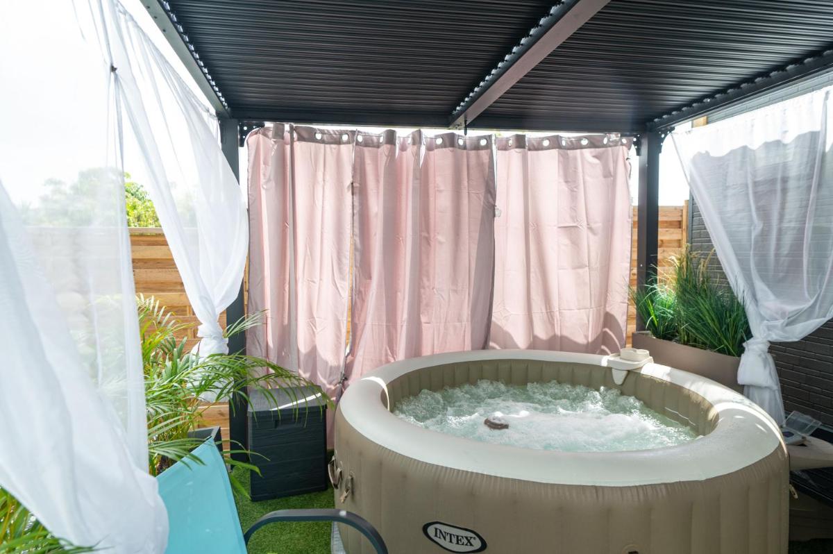 TINY HOUSE Lodge and Spa LOWINSKINN PETIT BOURG - Housity