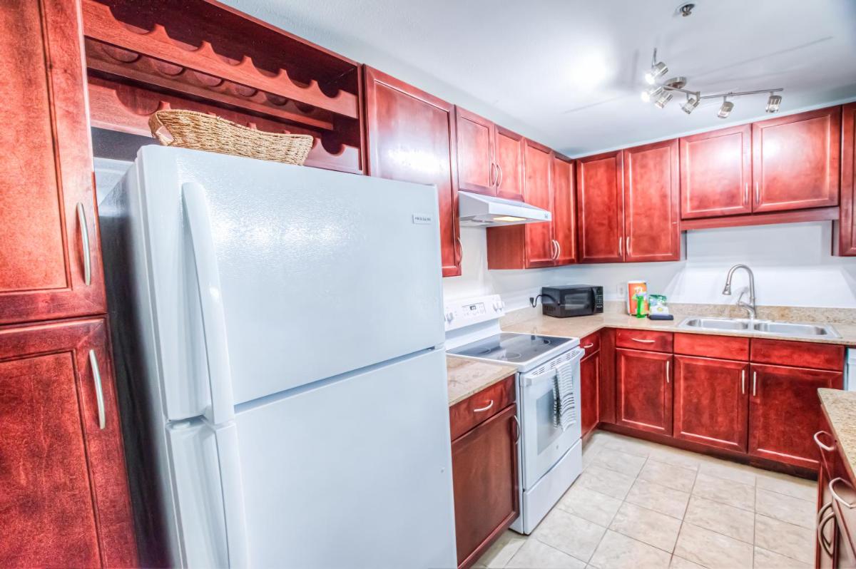 Exceptional Laketown Wharf 1816 Condo! Resort Type Amenities - Housity