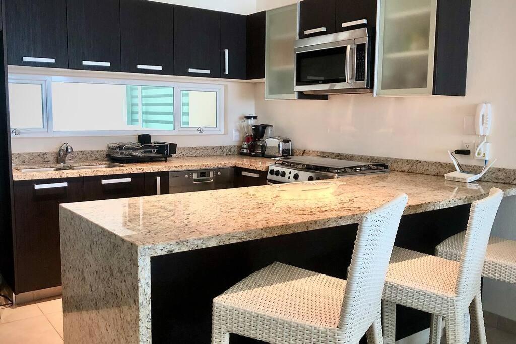 Beachfront Condo in Bucearías - Housity