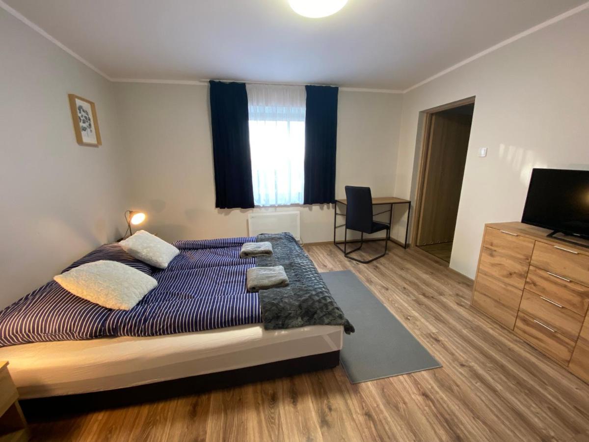 Hotelik Nad Zalewem 10 km od Legnicy - Housity