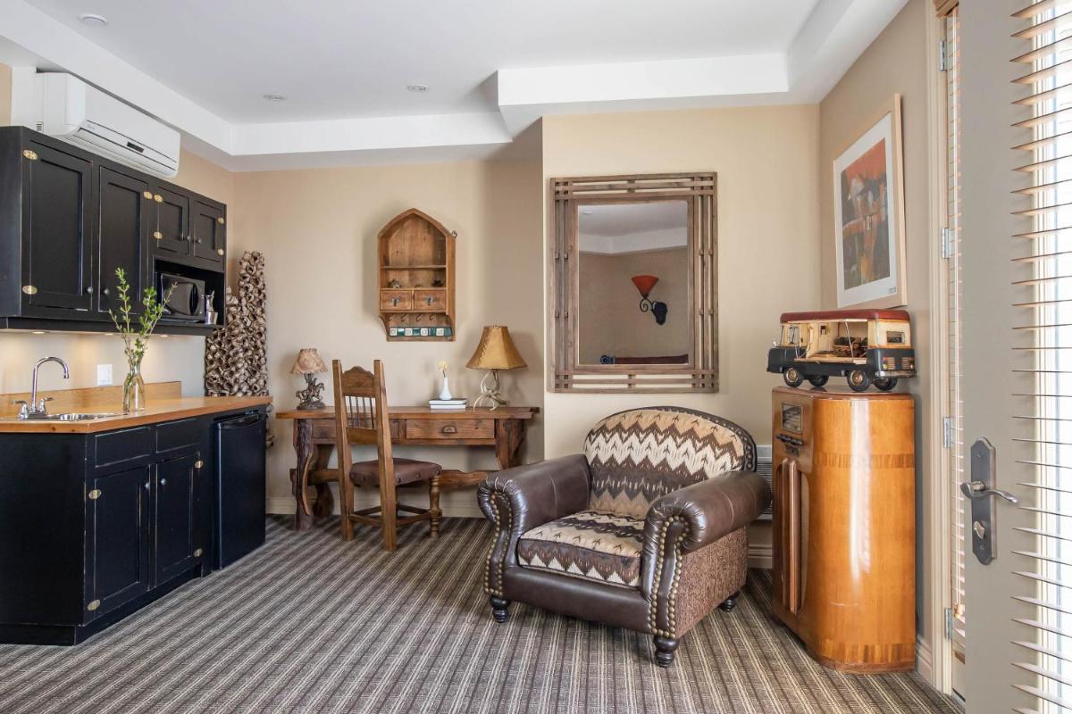 Retro Suites Hotel - Housity