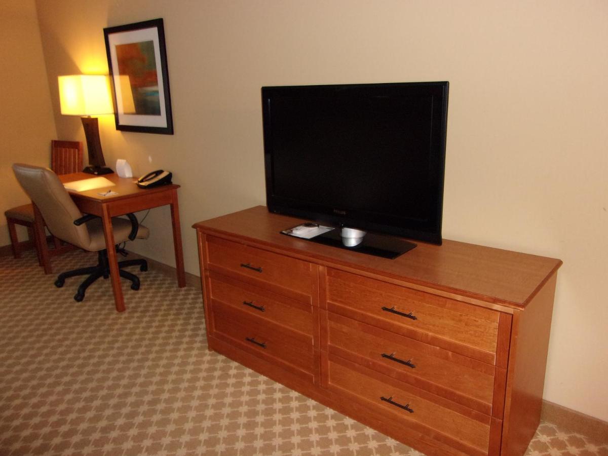 Holiday Inn Express Hotel & Suites Chicago West Roselle, an IHG Hotel - Housity