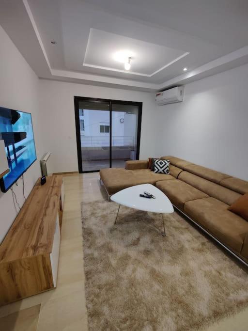 VHS & Luxury apartment 10 min from the airport - Housity