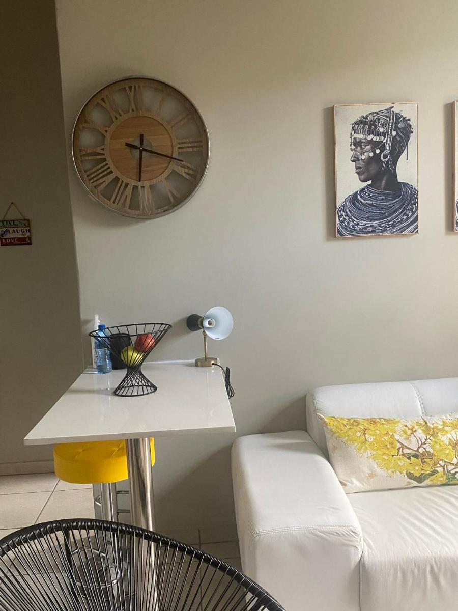 Suitetrails - Lovely Rosebank 1-bedroom condo with pool & cinema