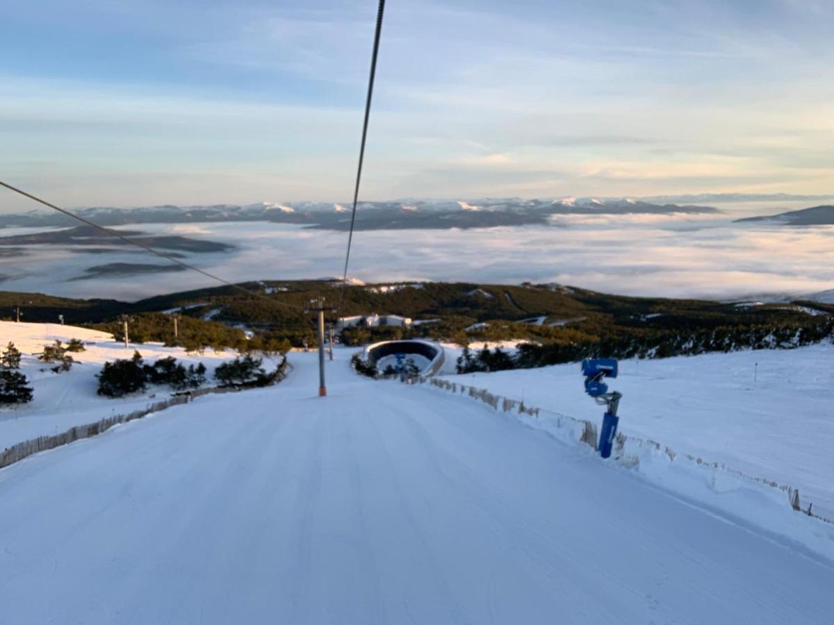 Estación de Montaña Manzaneda en invierno