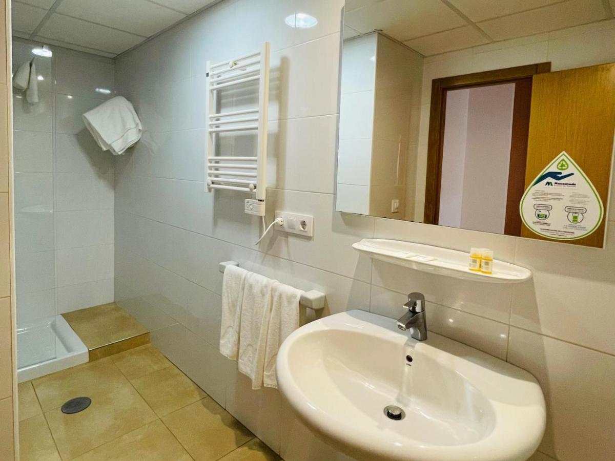 Un baño de Estación de Montaña Manzaneda