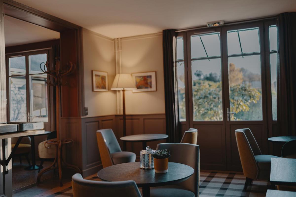 Coin salon dans l'établissement La Fraîchette-Hôtel & Spa