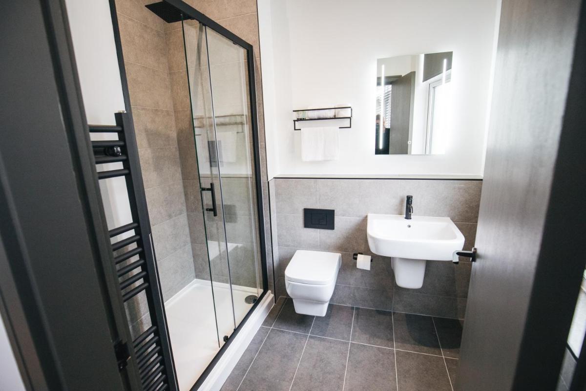 Black Lion Hotel - Housity