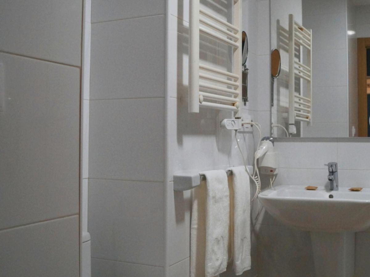 Un baño de Estación de Montaña Manzaneda