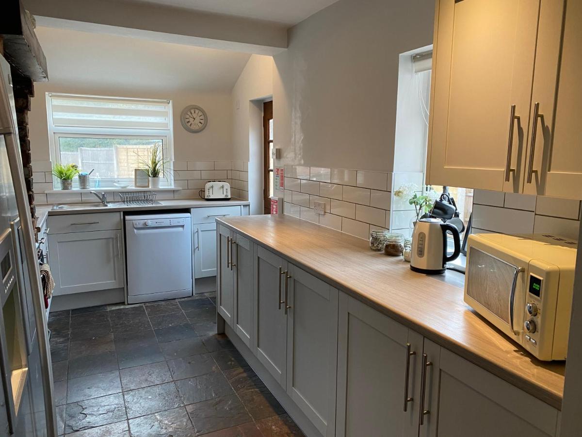 Newlyn House - Sleeps 11 - Housity