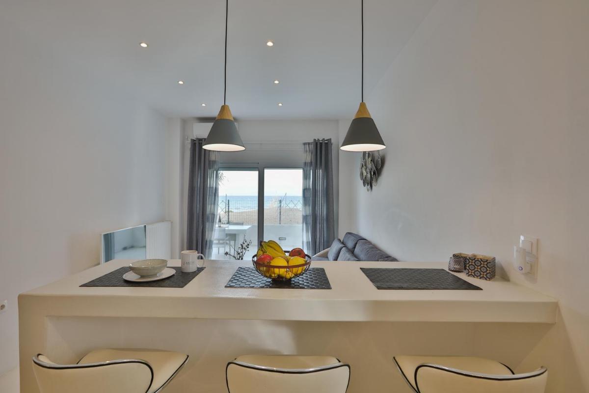 Penthouse & apartments by the Sea airport Airstay - Housity
