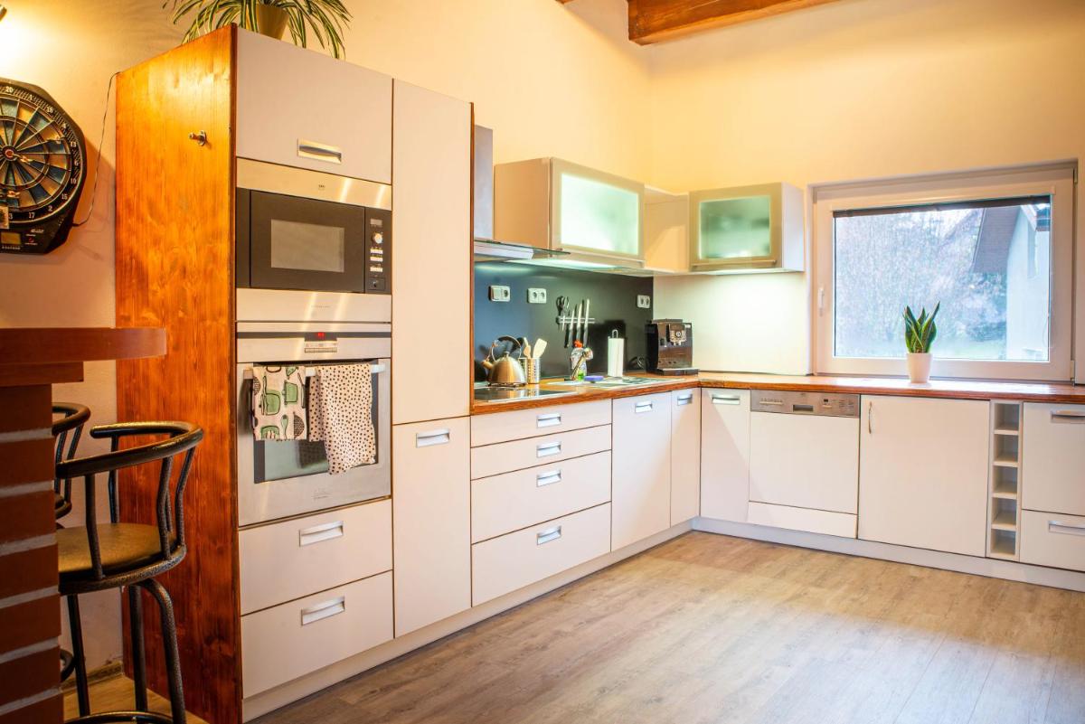 Apartmán na okraji města s vlastním parkováním - Housity