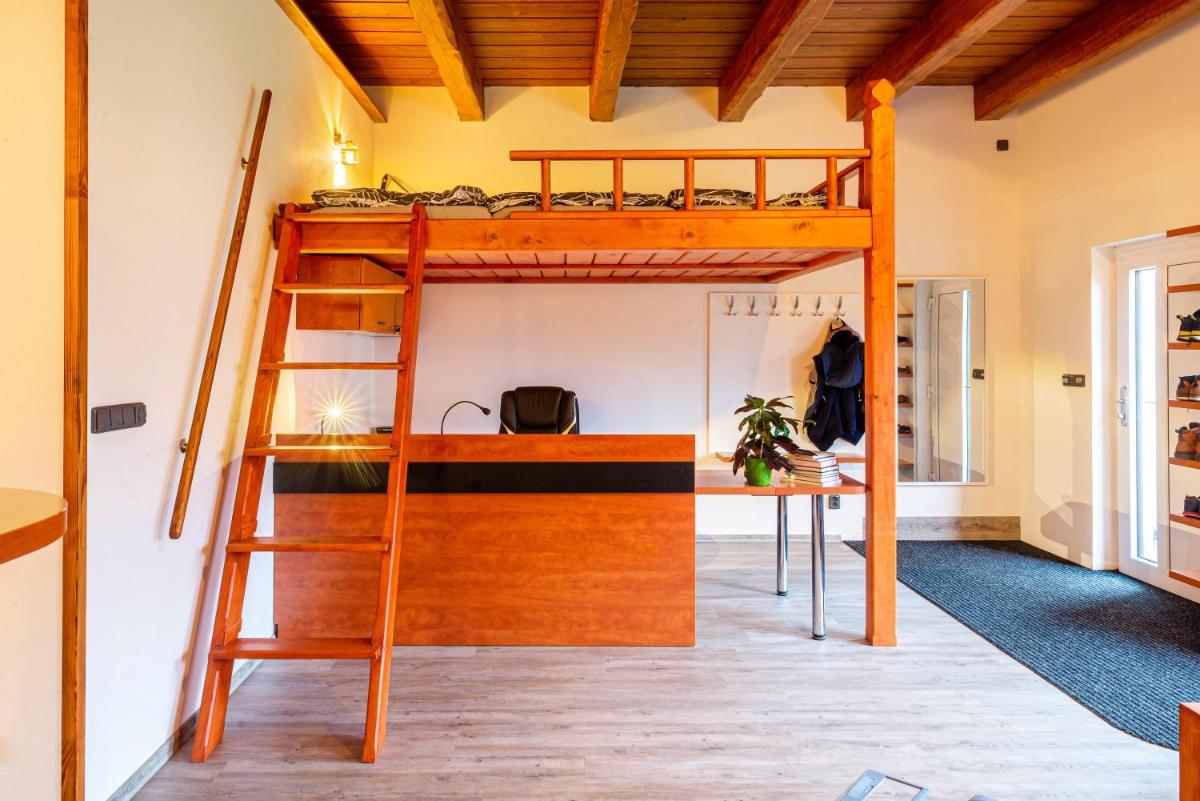 Apartmán na okraji města s vlastním parkováním - Housity