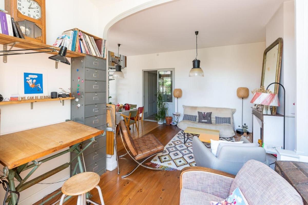 Renovated Furnished Townhouse With 2 Bedrooms & A Splendid Terrace - Housity