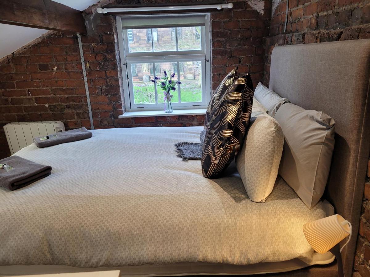Carlisle Central, Cute Studio Appt, The Cupboard - Housity