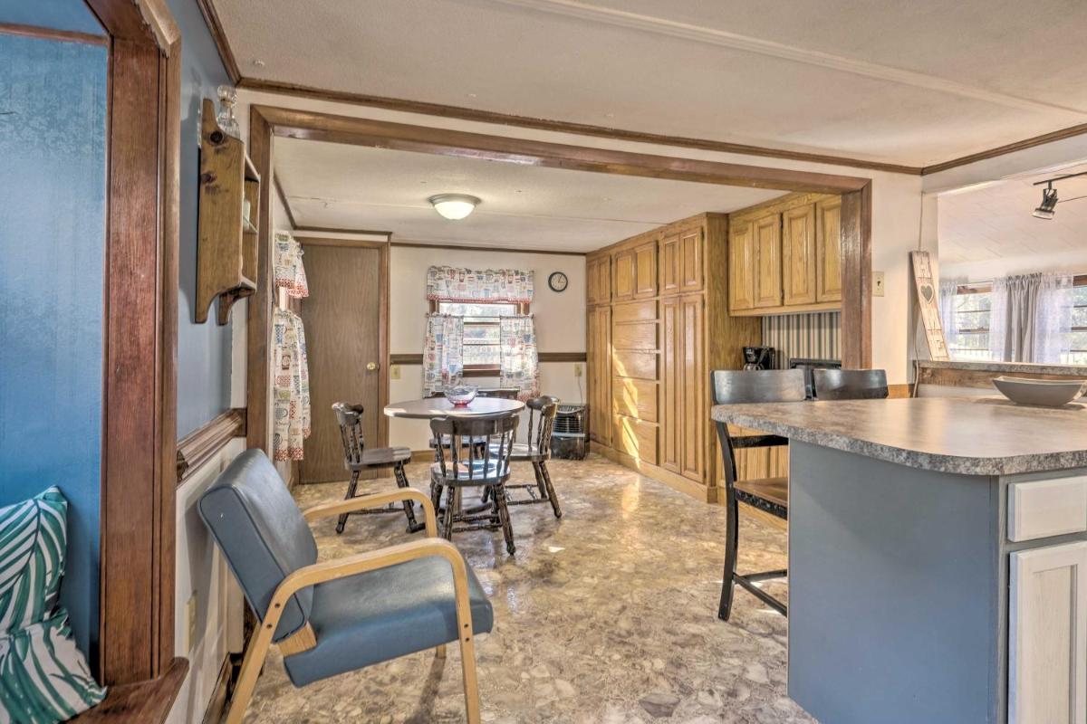 Heathsville Home with Sunroom Less Than 10 Mi to Beach! - Housity