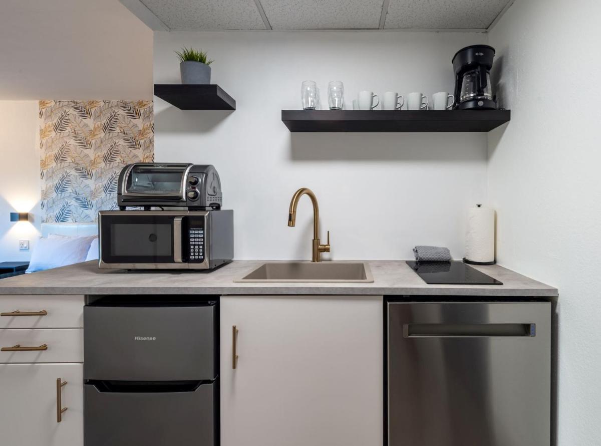 NEW - remodeled Studio close to Universal Studios - Housity
