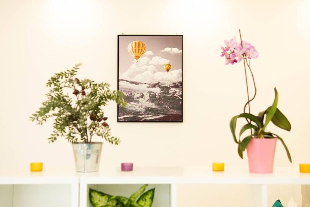 Cute and Sunny Studio - Central Location - Housity