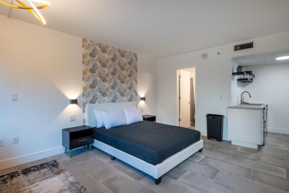 NEW - remodeled Studio close to Universal Studios - Housity