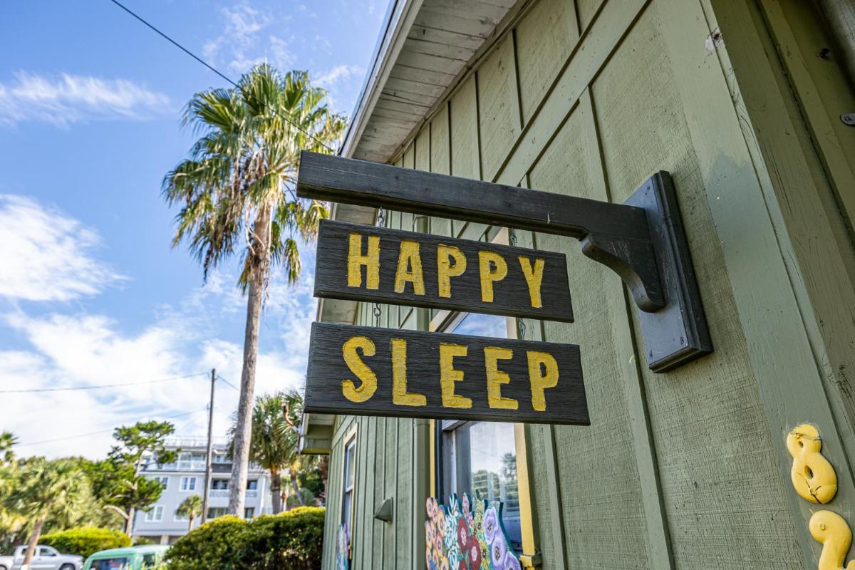 Suitetrails - Happy Sleep- 2 bedroom 1 bath Beachfront Home!!!