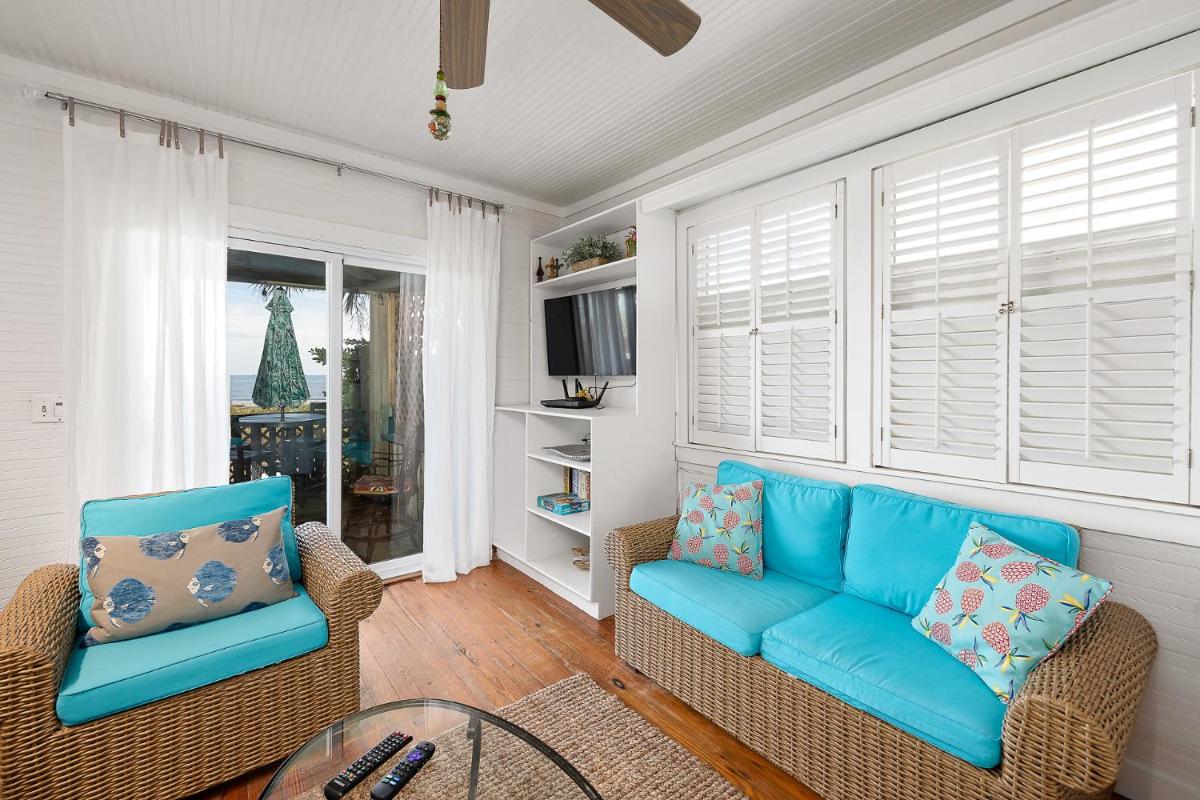 Suitetrails - Happy Sleep- 2 bedroom 1 bath Beachfront Home!!!