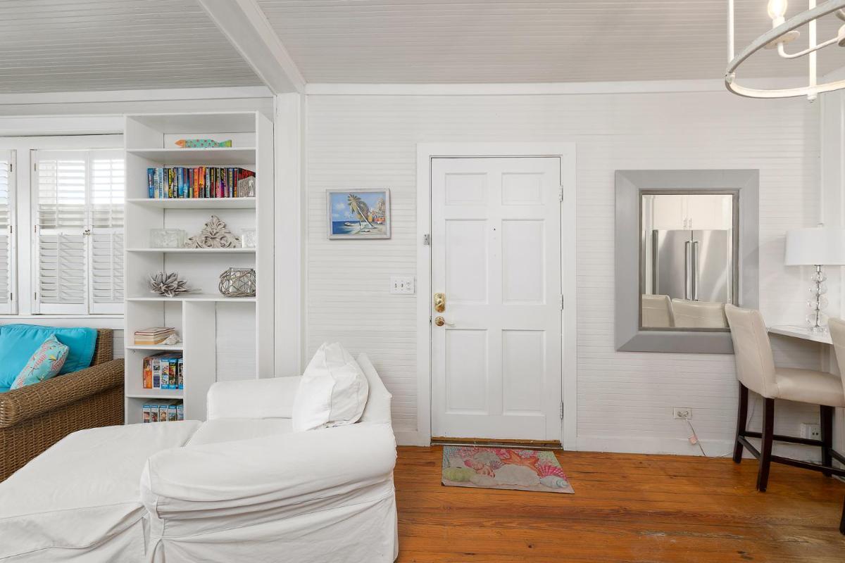 Suitetrails - Happy Sleep- 2 bedroom 1 bath Beachfront Home!!!