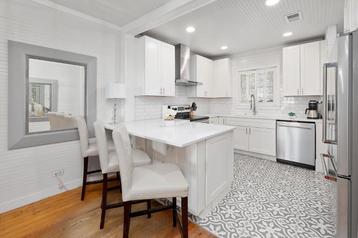 Suitetrails - Happy Sleep- 2 bedroom 1 bath Beachfront Home!!!