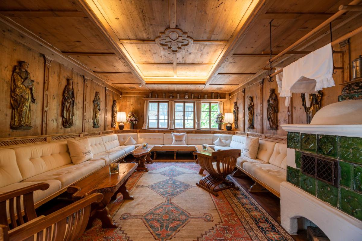 Ein Sitzbereich in der Unterkunft Neumühle Resort & Spa