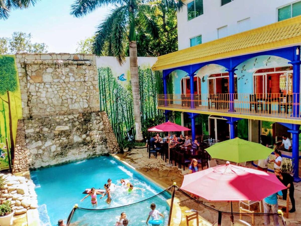 HOTEL ESMERALDA - Housity