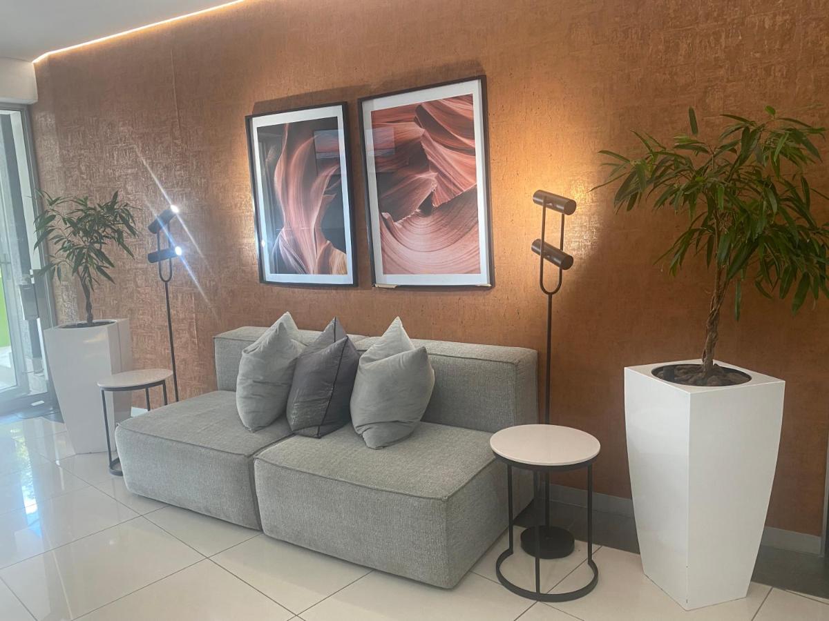Lovely Rosebank 1-bedroom condo with pool & cinema - Housity