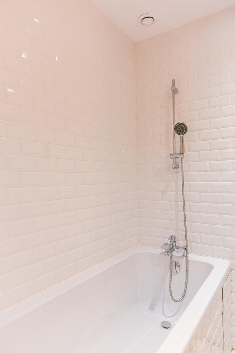 Salle de bains dans l'établissement Logis Hôtel Restaurant Aux Maisons