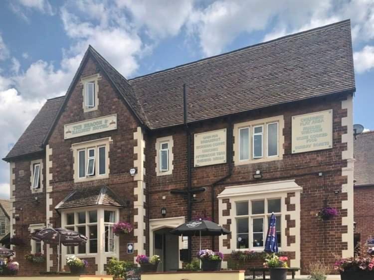 The Beacon &amp; Railway Hotel - Housity