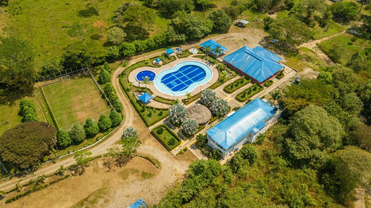 Hotel Centro Recreacional y Turístico El Alcaraván - Housity