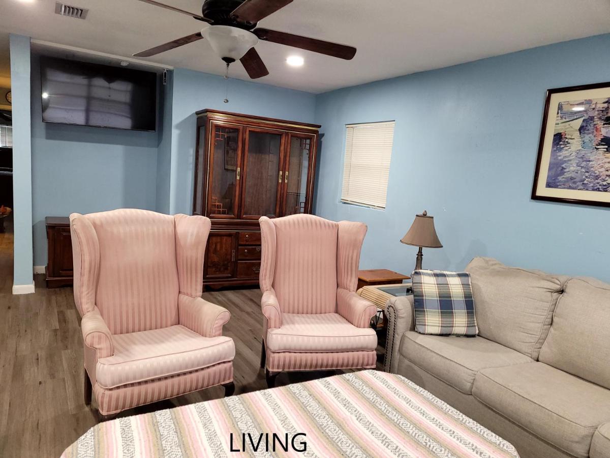 Comfortable, Affordable Oasis in Altamonte Springs for a Couple or Family - Housity